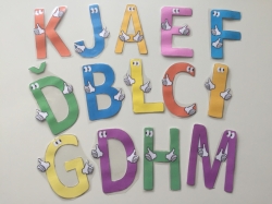 Písmena - abeceda - výzdoba třídy i písmena ke skládání slov na tabuli